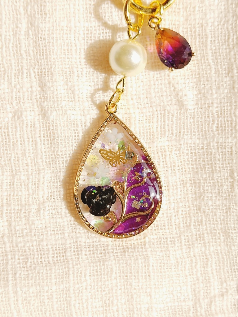 ニーアオートマタ ~唐草模様~大人可愛いレジンキーホルダー