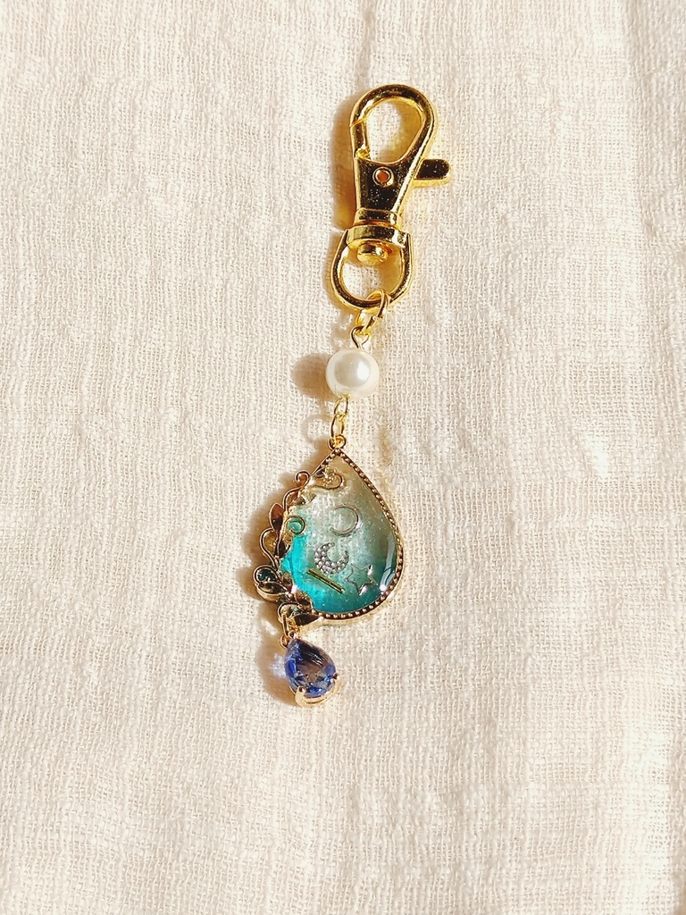 ニーアオートマタ ~唐草模様~大人可愛いレジンキーホルダー