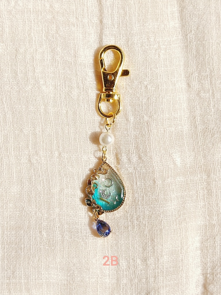 ニーアオートマタ ~唐草模様~大人可愛いレジンキーホルダー