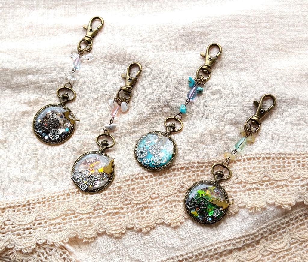 追加致しました♪♪No.395　月と猫　球体　ネックレス　キーホルダー レジン アクセサリー