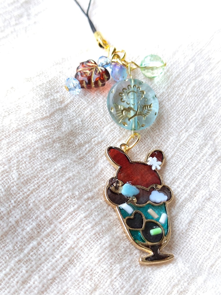 FF女子旅メンバー ゜。レトロカフェで女子会。゜ レジンストラップ