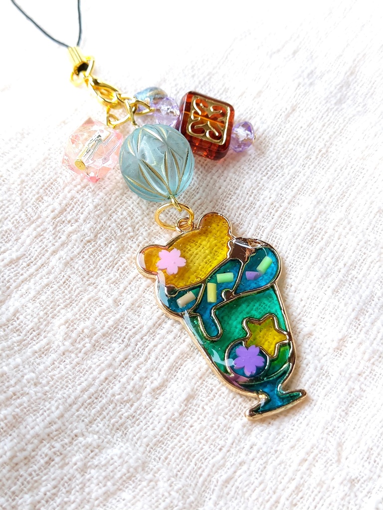 FF女子旅メンバー ゜。レトロカフェで女子会。゜ レジンストラップ