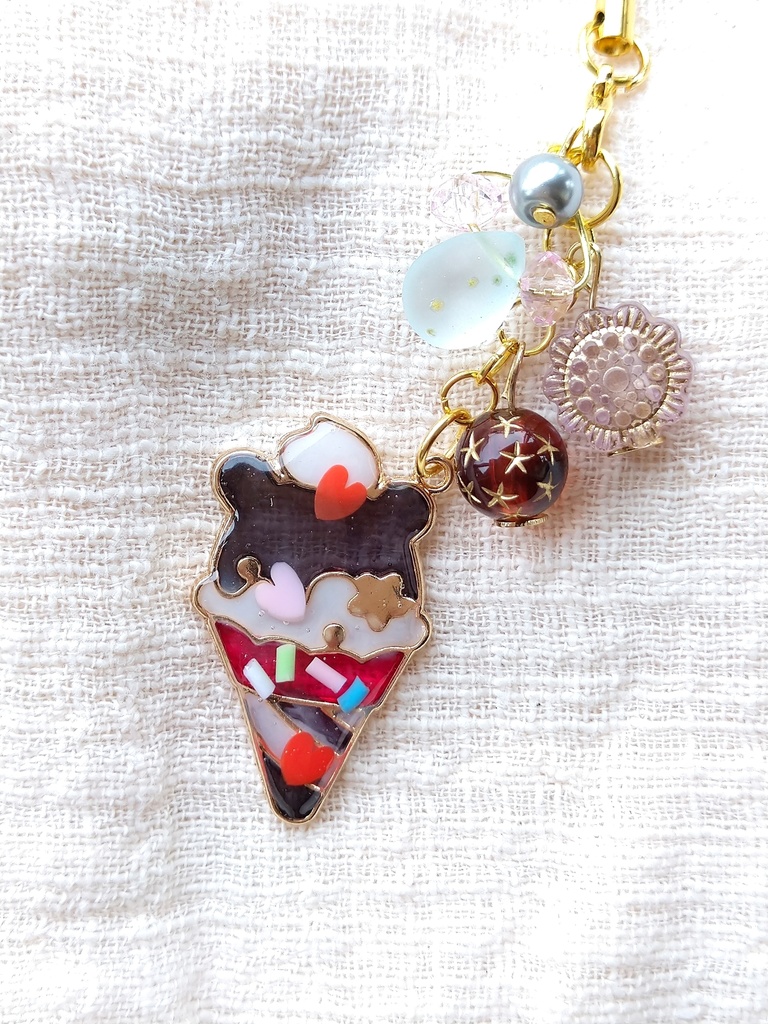 FF女子旅メンバー ゜。レトロカフェで女子会。゜ レジンストラップ