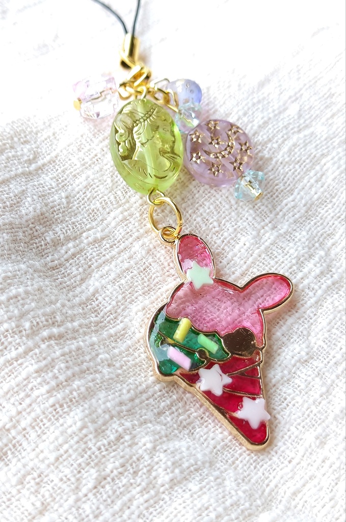 FF女子旅メンバー ゜。レトロカフェで女子会。゜ レジンストラップ