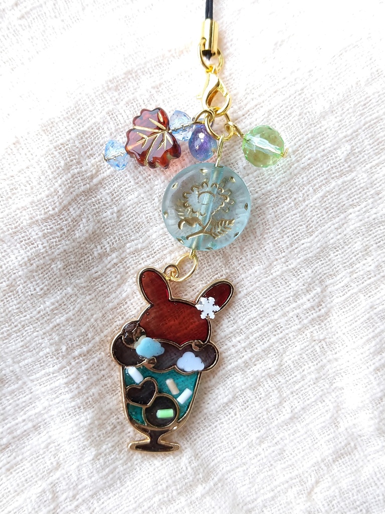 FF女子旅メンバー ゜。レトロカフェで女子会。゜ レジンストラップ