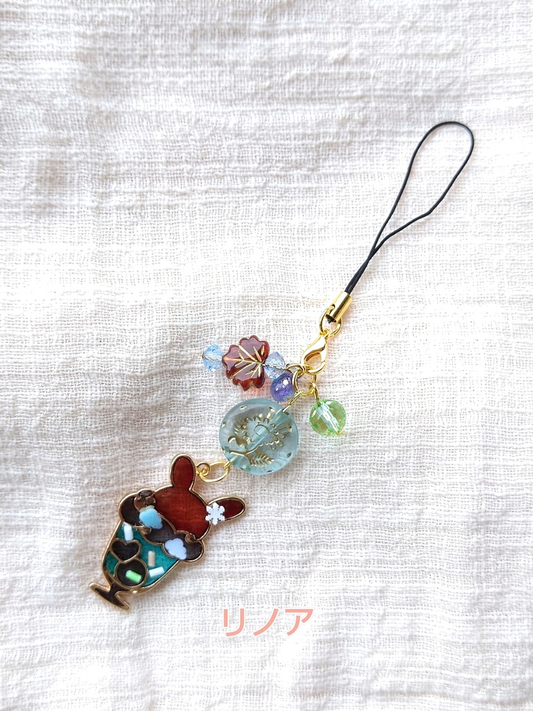 FF女子旅メンバー ゜。レトロカフェで女子会。゜ レジンストラップ