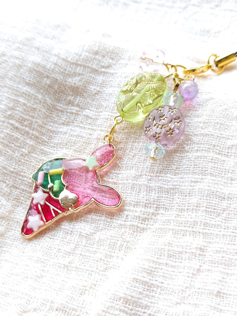 FF女子旅メンバー ゜。レトロカフェで女子会。゜ レジンストラップ