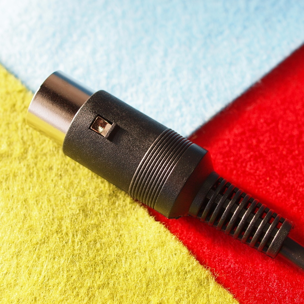 デジタルRGB変換ケーブル Short版メスネジ付き(ミニD-sub15ピン3列) PC-8801/8001 FM-7/NEW7/8 MZ-700系