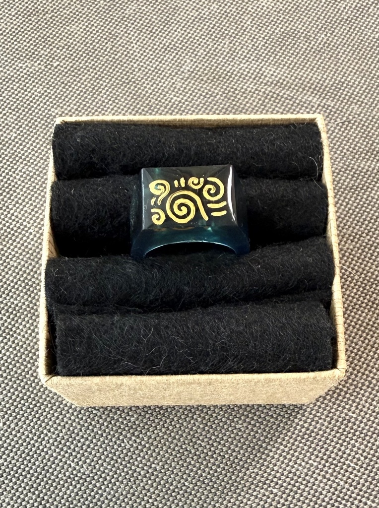 想いを馳せる装飾品（リング）