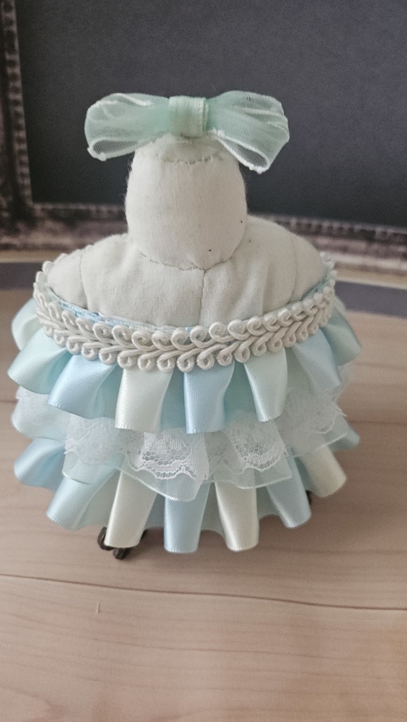 水色のティアードドレス
