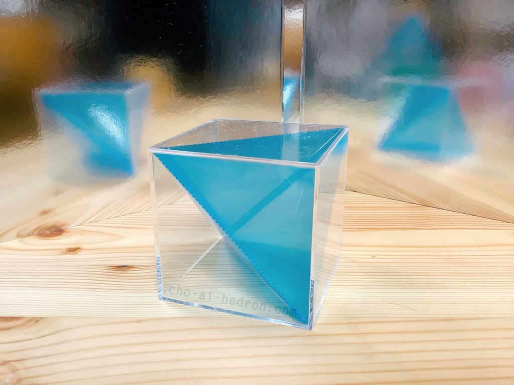 多面体オブジェ【立方体にすっぽり内接】