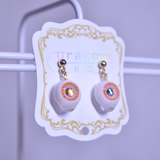 目玉ピアス