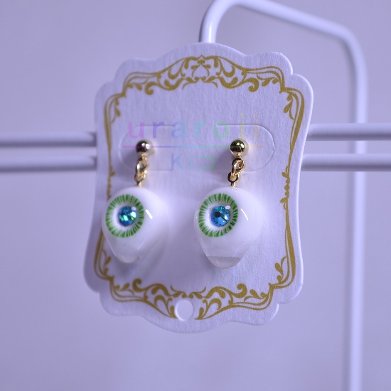 目玉ピアス