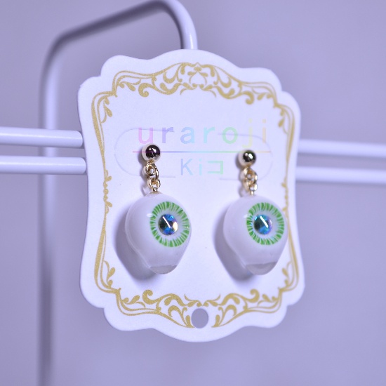 目玉ピアス