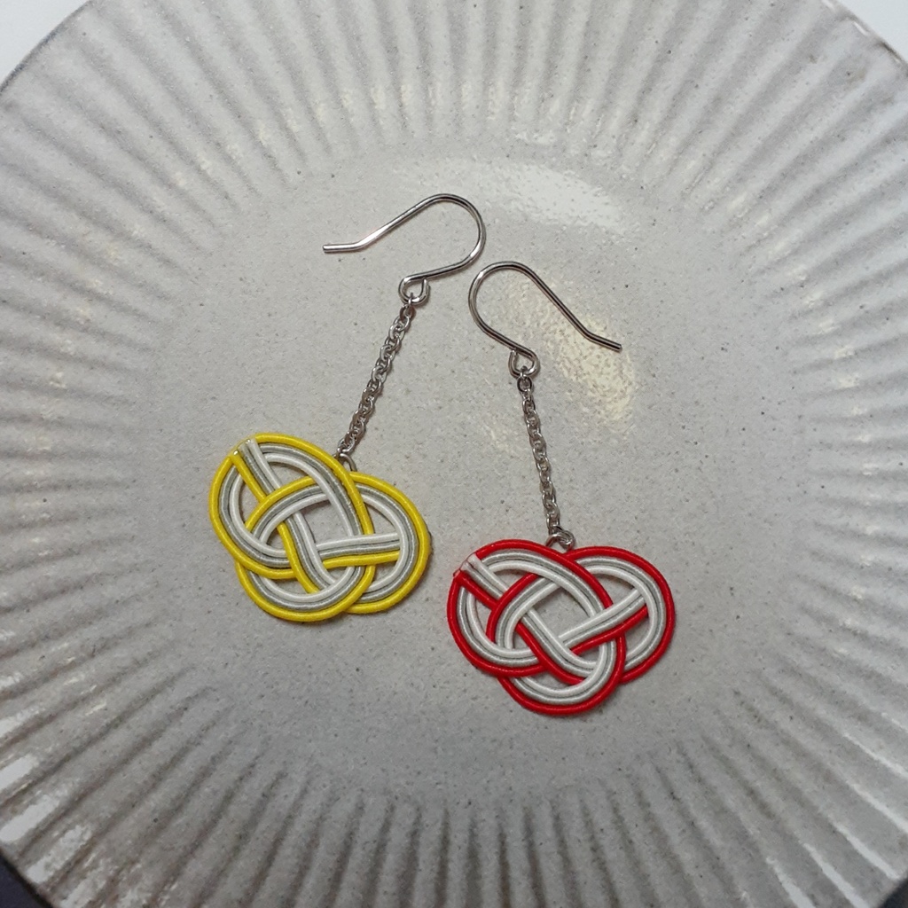 安コイメージ 淡路結びの水引ピアス(グレーVer.)