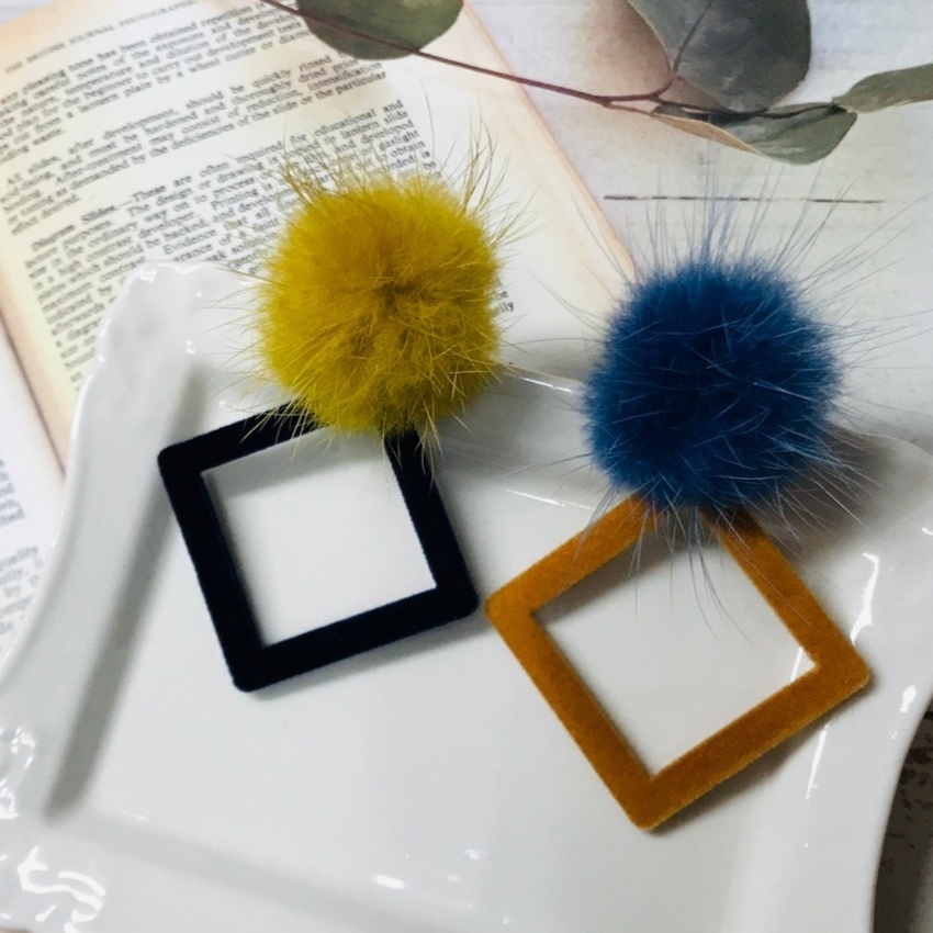 降新イメージ ミンクとスクエアのピアス