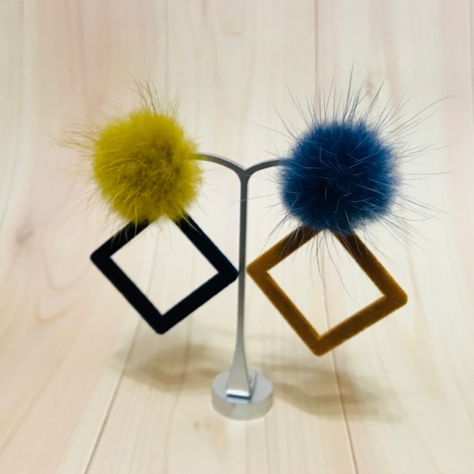 降新イメージ ミンクとスクエアのピアス