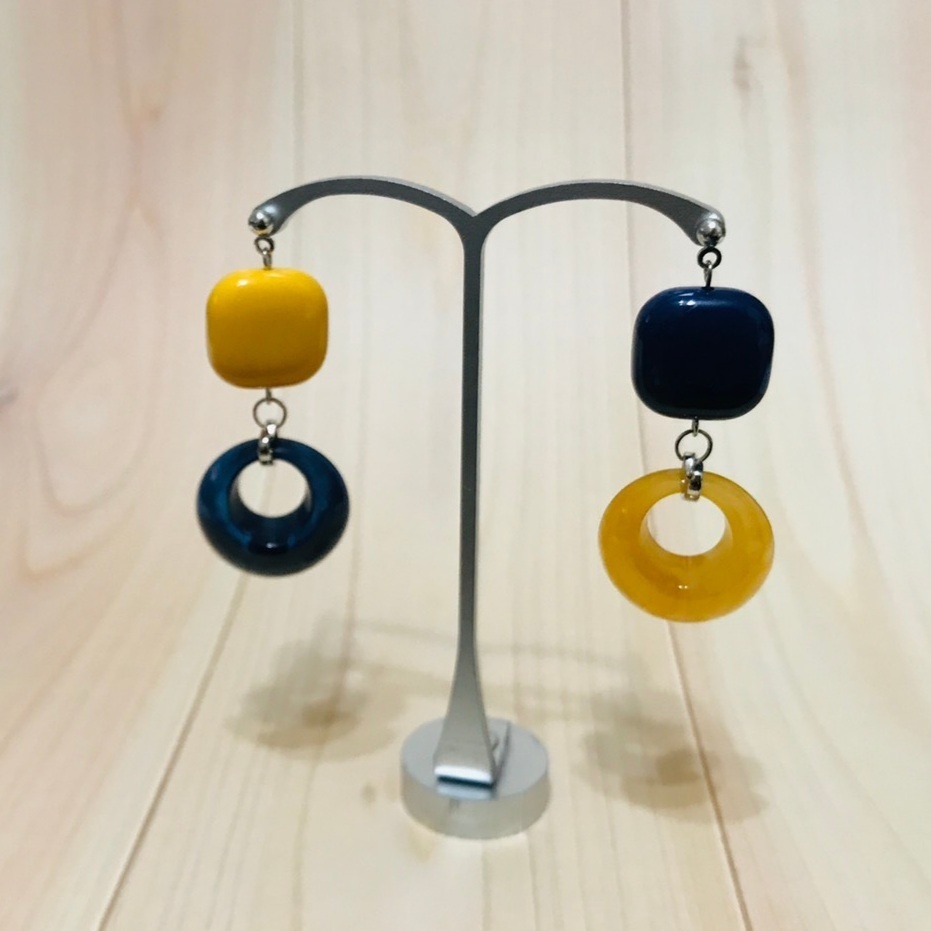 降新イメージ 振り子のピアス