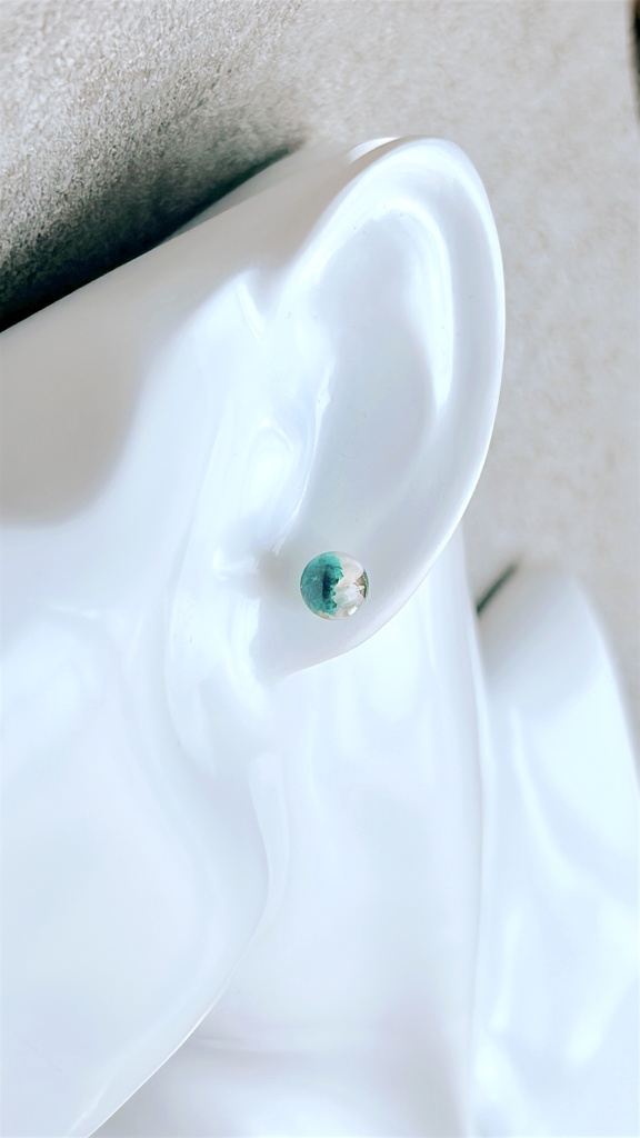 【オーシャンミスト】かすみそうの球体ピアス