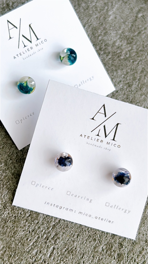 【ディープナイト】かすみそうの球体ピアス