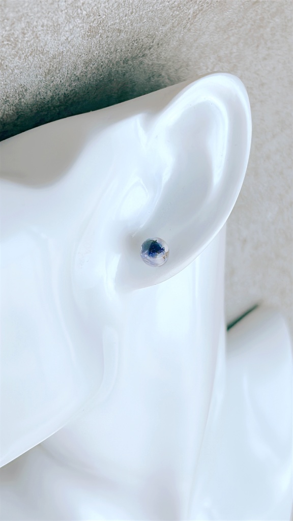 【ディープナイト】かすみそうの球体ピアス