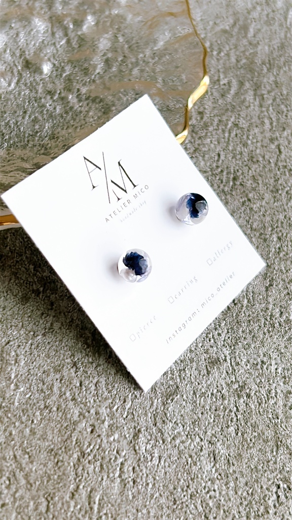 【ディープナイト】かすみそうの球体ピアス