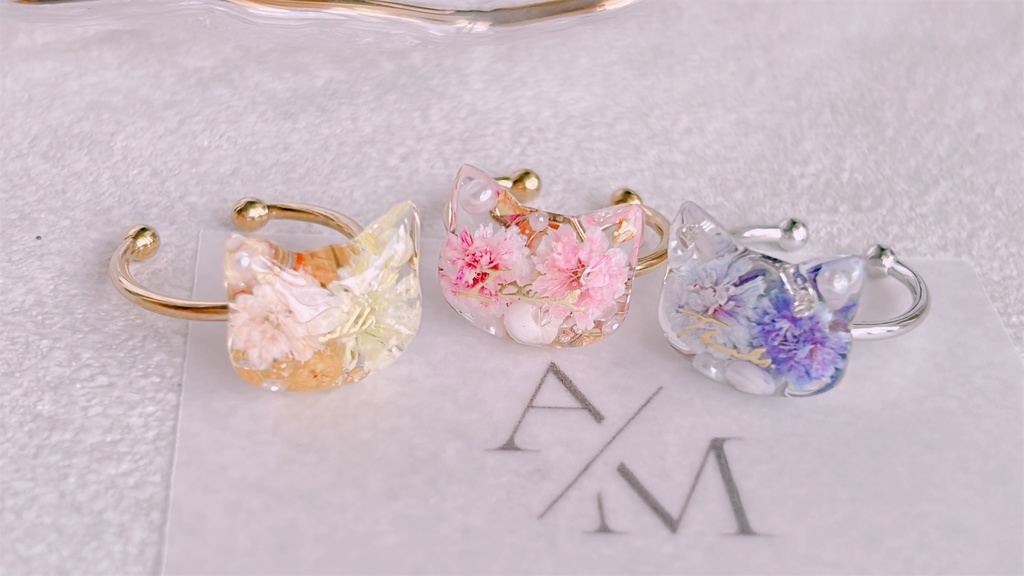 猫ちゃんモチーフかすみそうのレジンリングピンク