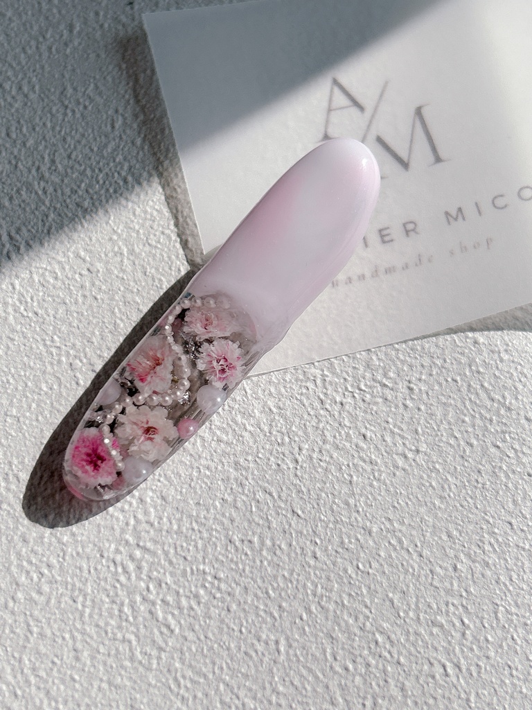 やさしい春色*ピンクのかすみ草レジンヘアクリップ