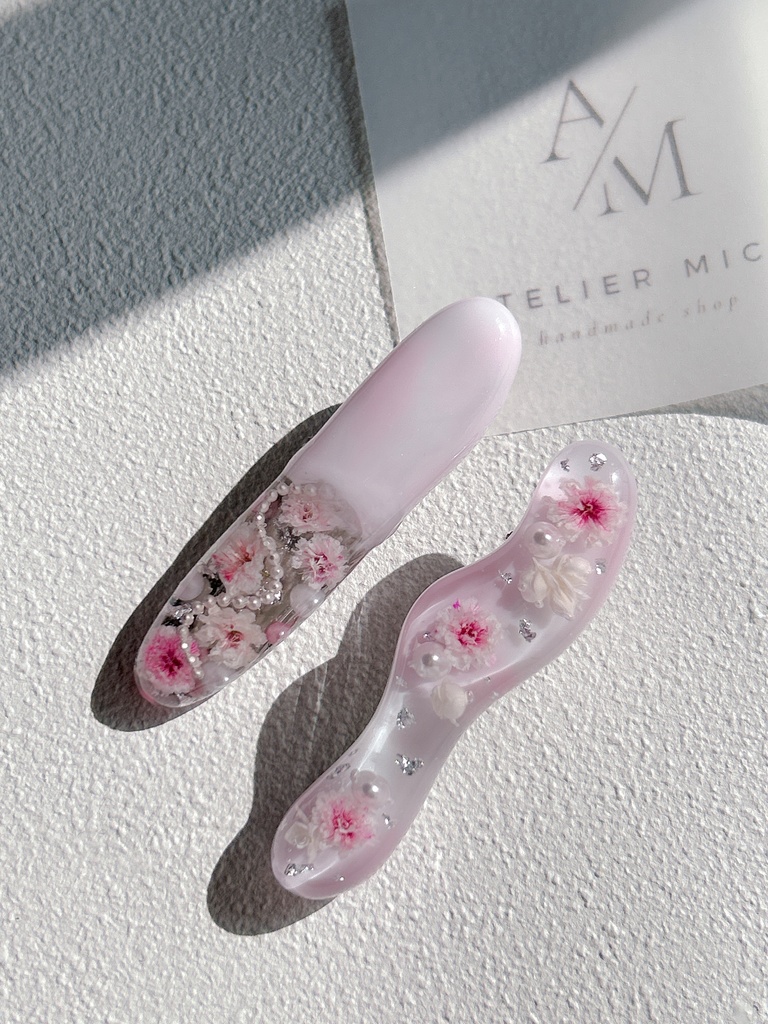 やさしい春色*ピンクのかすみ草レジンヘアクリップ