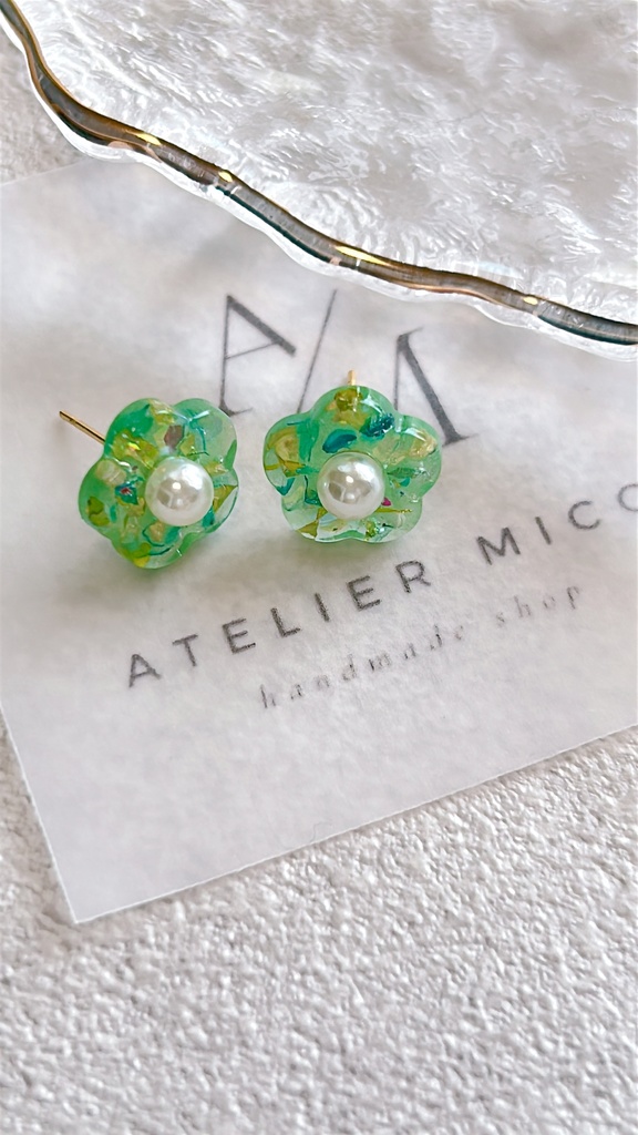 【再販】ドライフラワー入り小花ピアス(イヤリング)