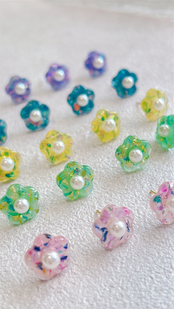 【再販】ドライフラワー入り小花ピアス(イヤリング)