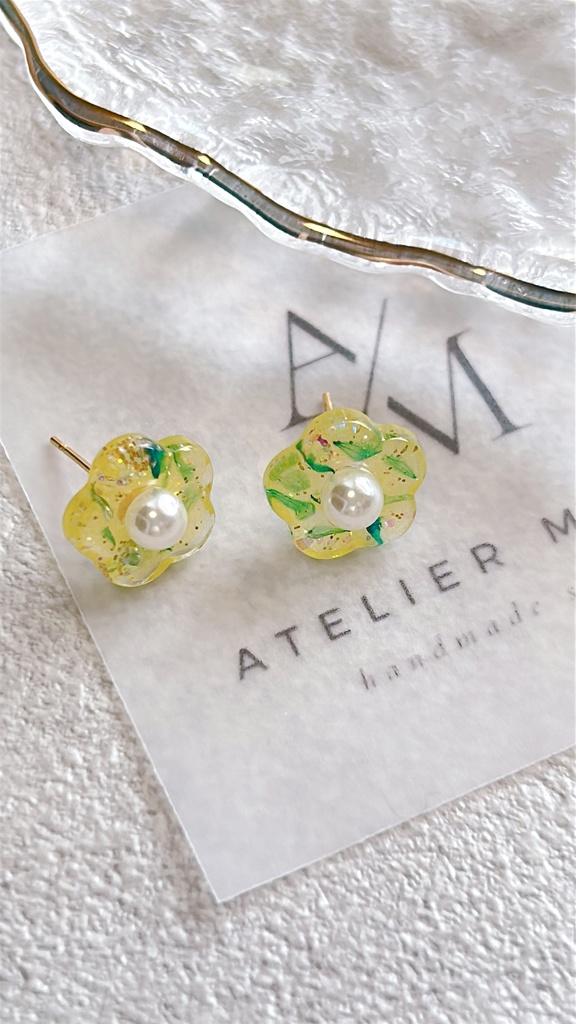 【再販】ドライフラワー入り小花ピアス(イヤリング)