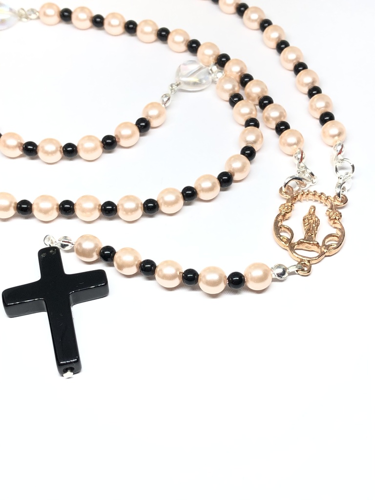 ロザリオ✳︎チェコガラスパール&オニキス十字架