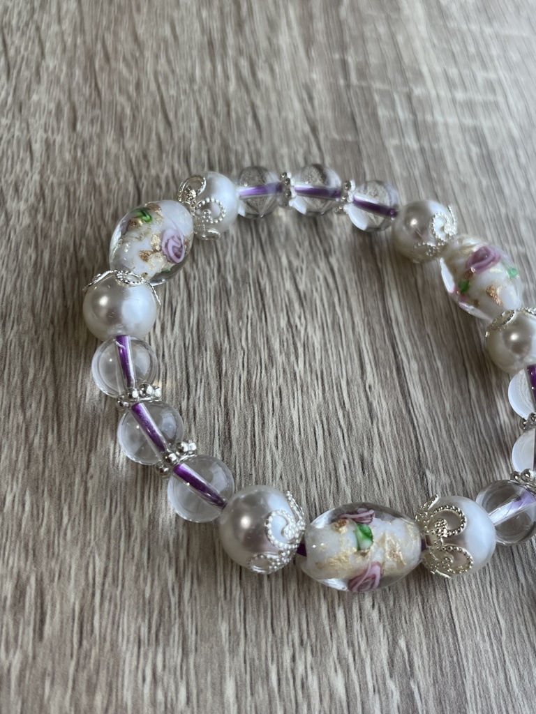 花柄 お洒落ブレスレット ホワイトカラー チャーム付き