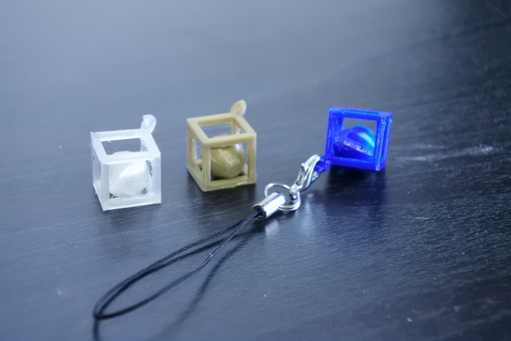 立方体アクセサリー ストラップ