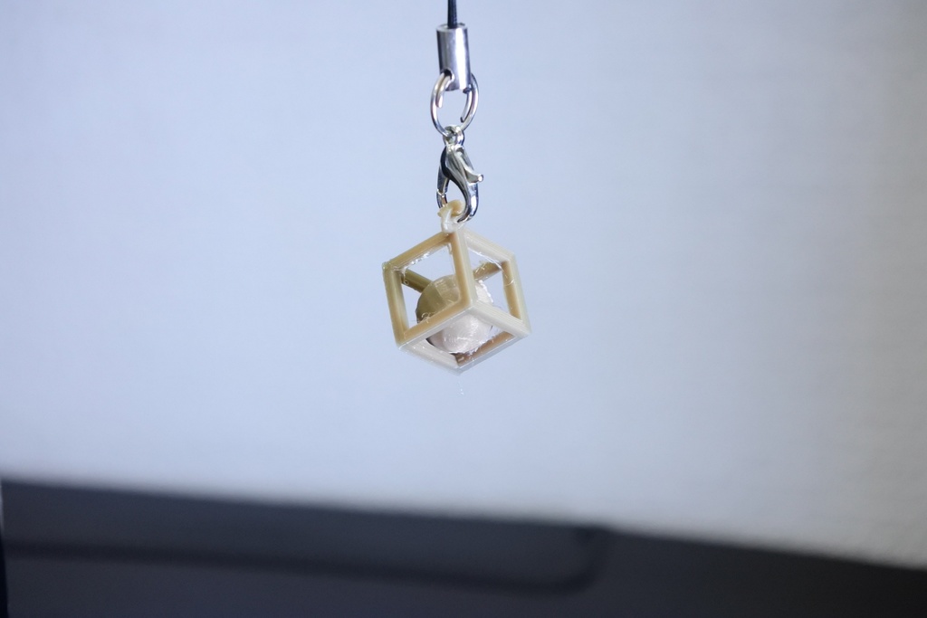 立方体アクセサリー ストラップ