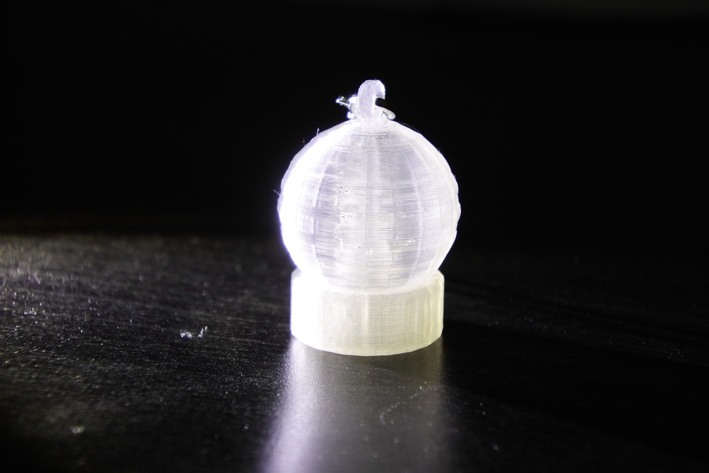 スノードーム　ストラップ（透明樹脂）