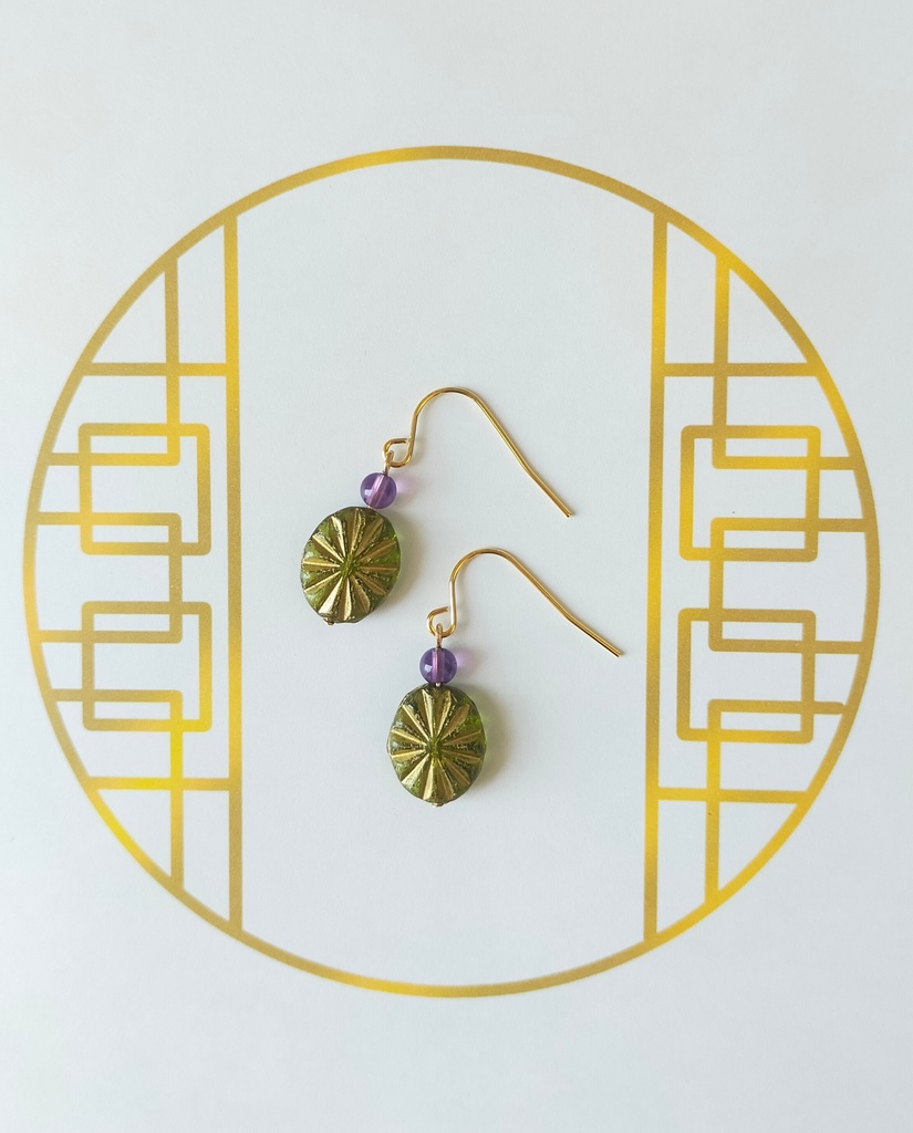 チェコビーズとアメシストの壬猫耳飾り(イヤリングに変更可能)