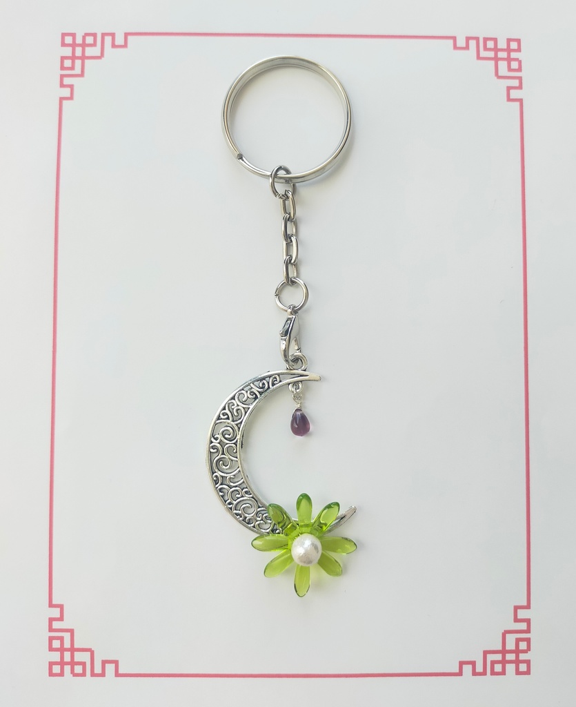 月と緑の花のキーホルダー