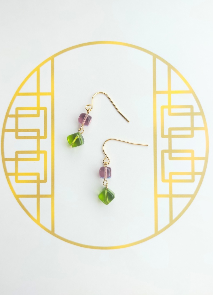 壬猫キュービック耳飾り(イヤリングに変更可能)