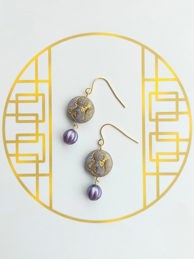 猫の耳飾り(イヤリングに変更可能)