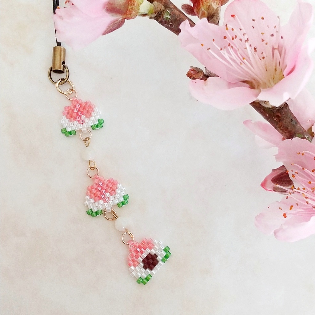 桃饅頭の「桃園結義」ストラップ