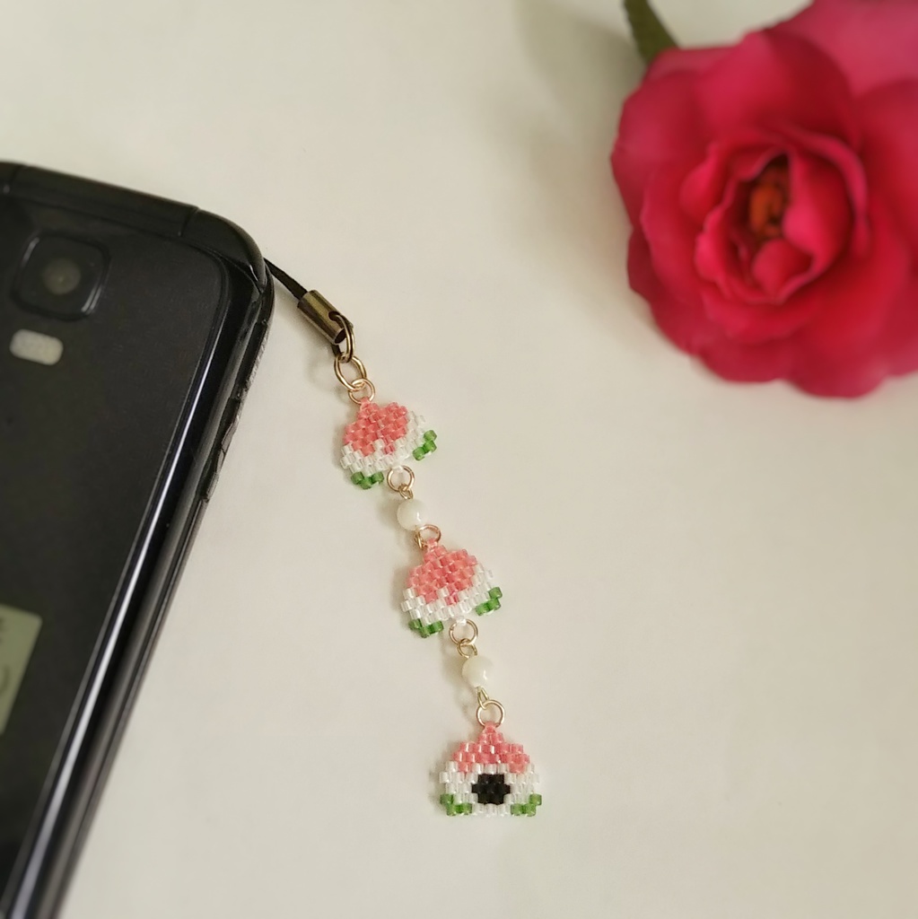 桃饅頭の「桃園結義」ストラップ