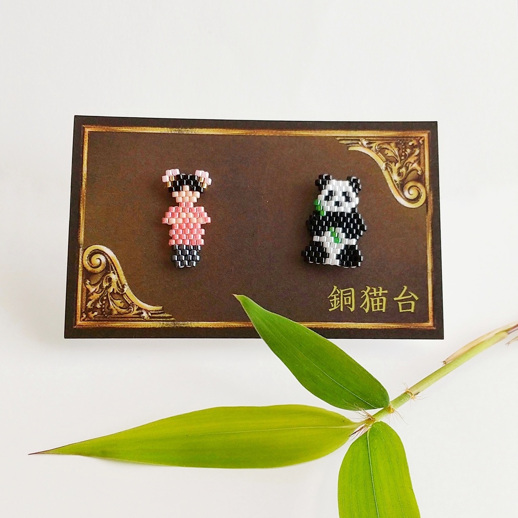 「女の子とパンダ」 ピンバッジ