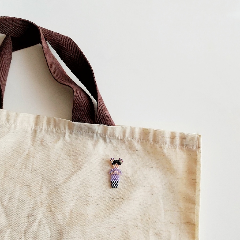 「女の子とパンダ」 ピンバッジ