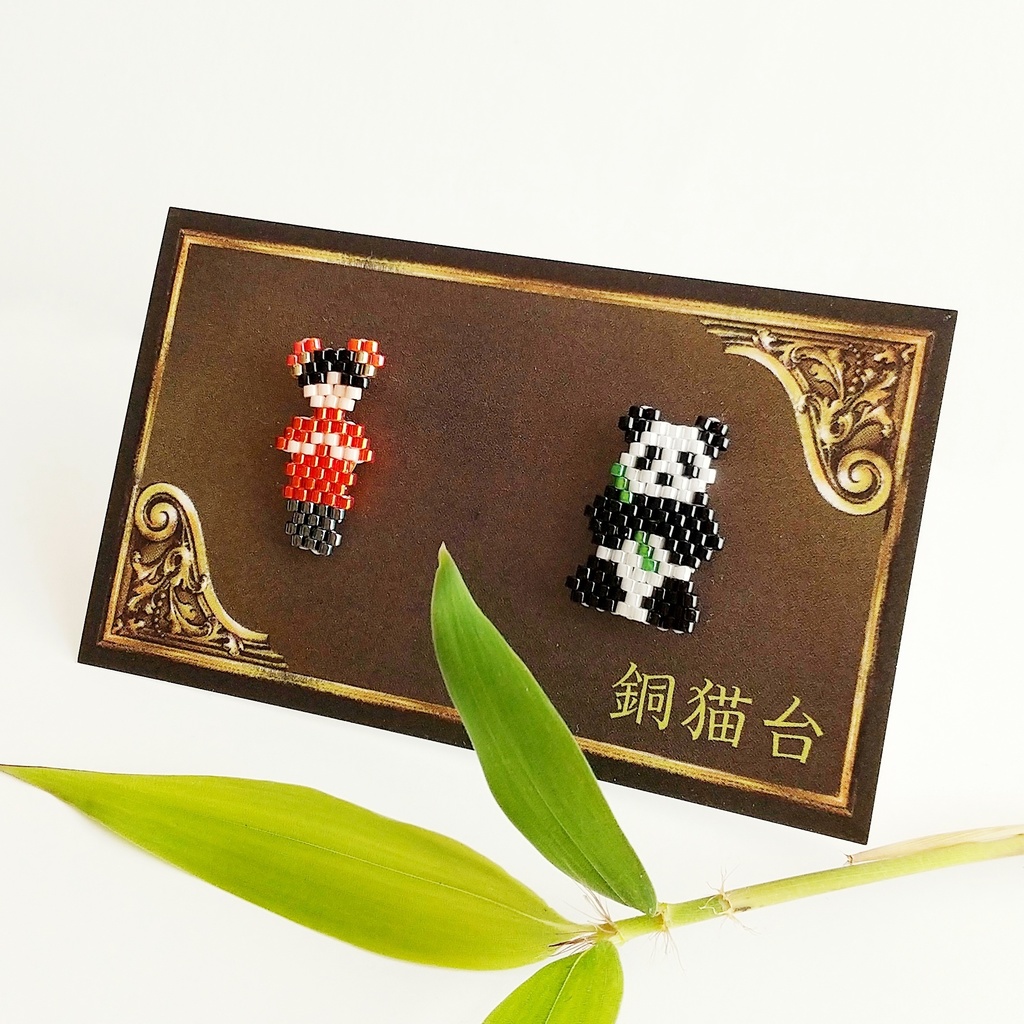 「女の子とパンダ」 ピンバッジ