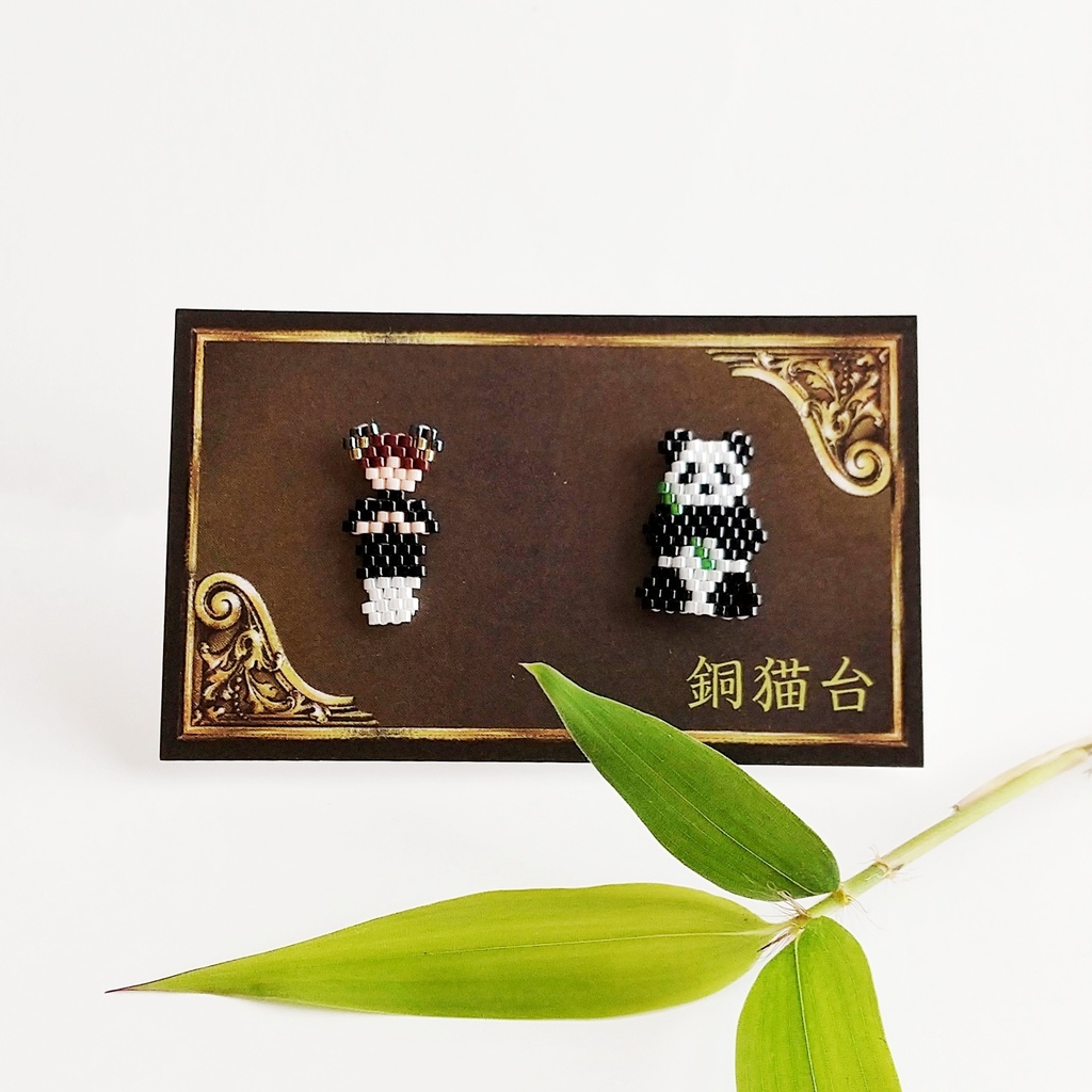 「女の子とパンダ」 ピンバッジ