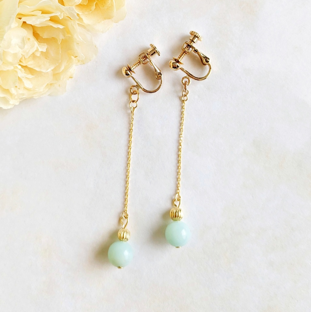 揺れる天河石の耳飾り