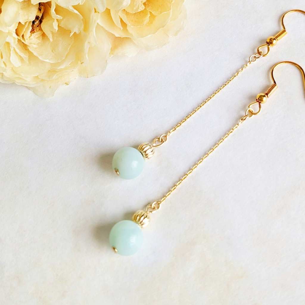 揺れる天河石の耳飾り