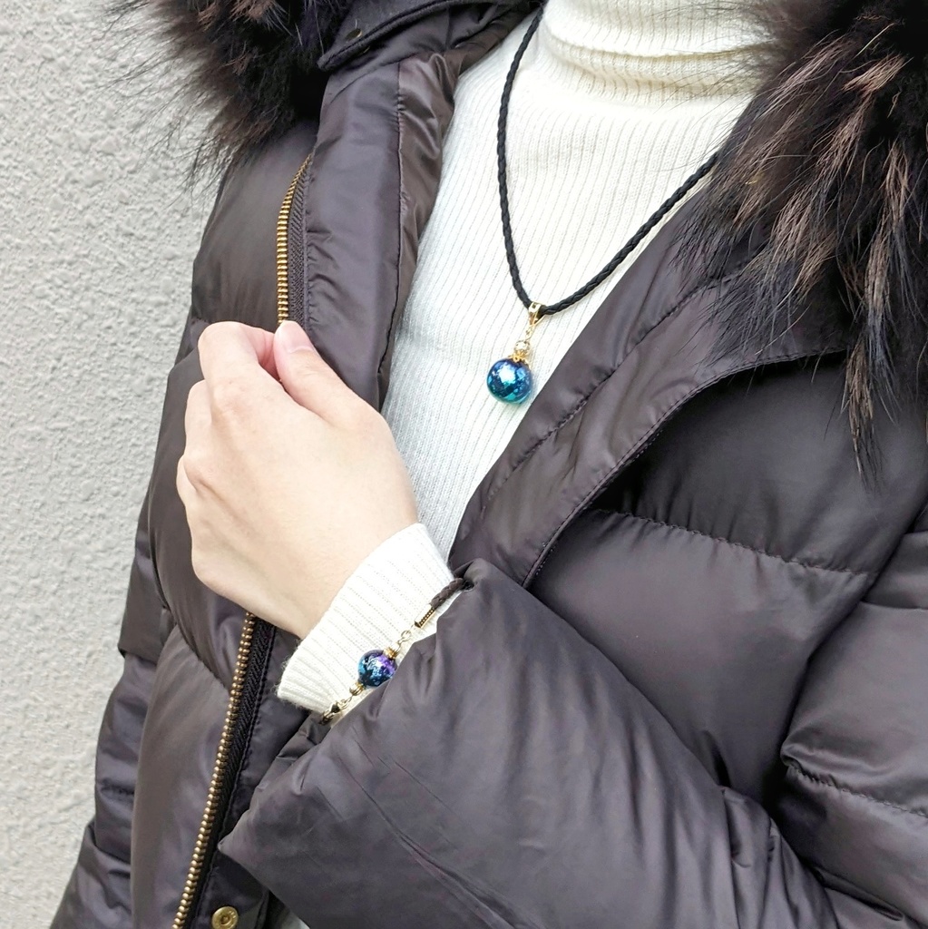 悲劇の夫妻の腕飾り